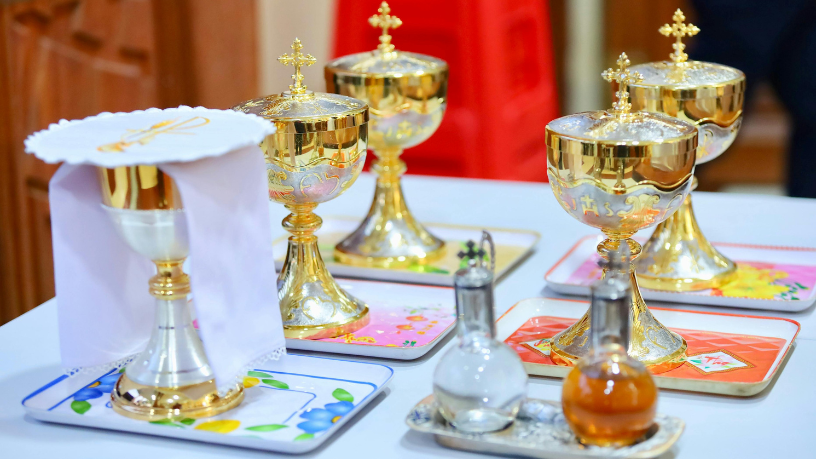 Com Jose Eduardo De Oliveira e Silva, descubra de que forma os sacramentos auxiliam os fiéis na busca pela salvação e fortalecimento da fé.