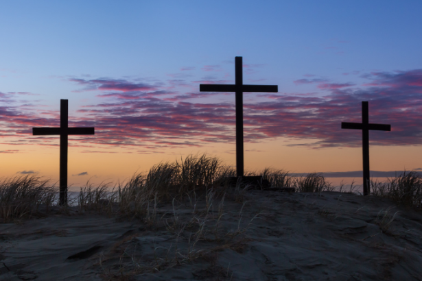 Jose Eduardo De Oliveira e Silva explica como os sacramentos atuam como caminhos essenciais para a salvação e a vida espiritual.