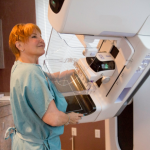 Em campanhas de conscientização sobre mamografia, Vinicius Tadeu Sattin Rodrigues analisa quais estratégias realmente funcionam para ampliar o acesso ao exame e salvar vidas.