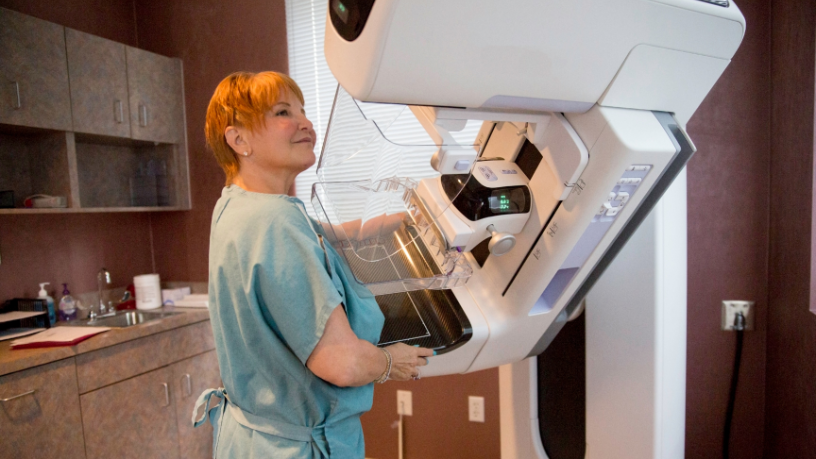 Em campanhas de conscientização sobre mamografia, Vinicius Tadeu Sattin Rodrigues analisa quais estratégias realmente funcionam para ampliar o acesso ao exame e salvar vidas.